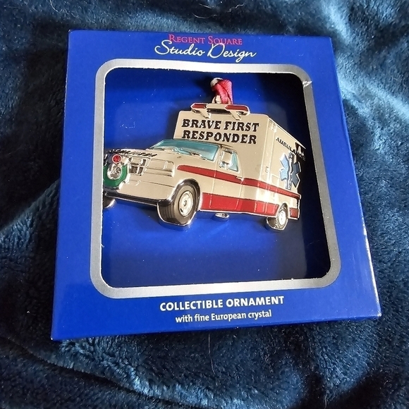 "Brave First Responders" Ambulance with Wreath Christmas Ornament Regent Square - Picture 1 of 2